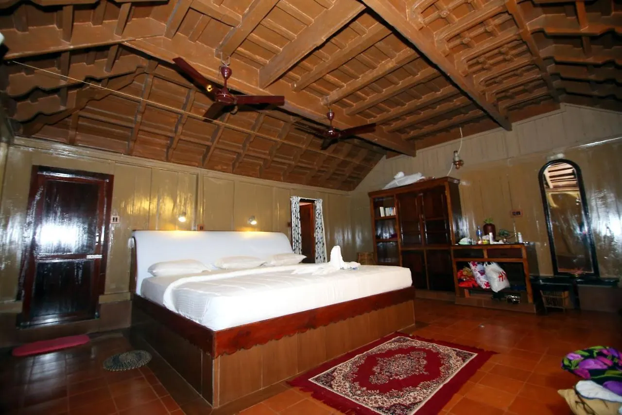 אתר נופש Varkala Marine Palace הודו